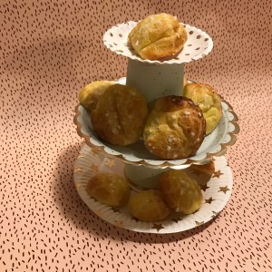 Goûter de princesse version cheap avec chouquettes assiettes en carton Présentoire à gâteaux à étages craft diy bricolage enfant