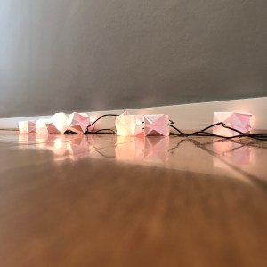 Guirlandes lumineuses origami papier bricolage enfant craft DIY recyclage papier Image à la une