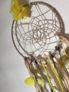 Attrape rêves indien diy bricolage enfant craft plumes ruban Et sinon jaune