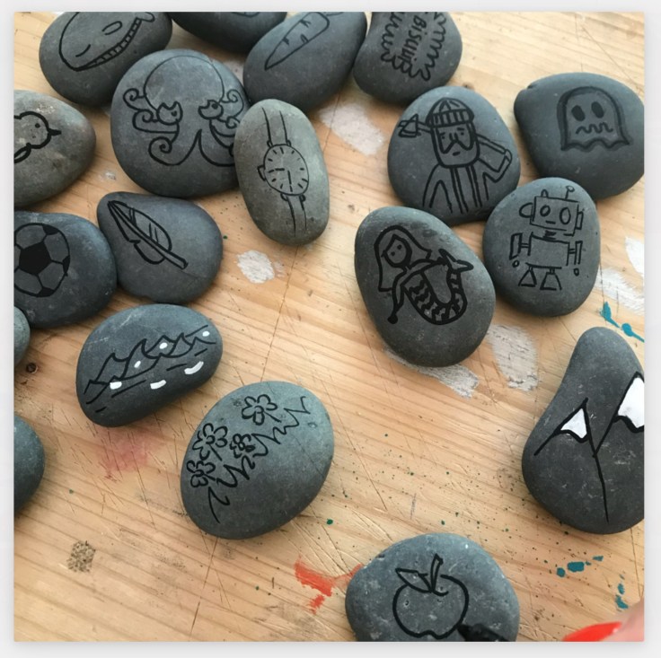 On se la raconte dessins sur galets jeu pour raconter des histoires DIY été plage craft bricolage enfant Pas à pas