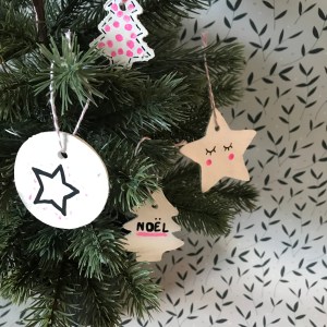 Noel quand tu nous tiens - DIY - bricolage enfant - craft for kids - décoration de Noël pour sapin - pâte auto-durcissante - image à la une