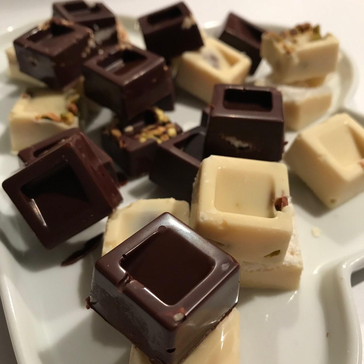 Chocolat noir ou blanc - DIY - bricolage enfant - craft for kids - chocolats de Noël - DIY pâtissier - image à la une