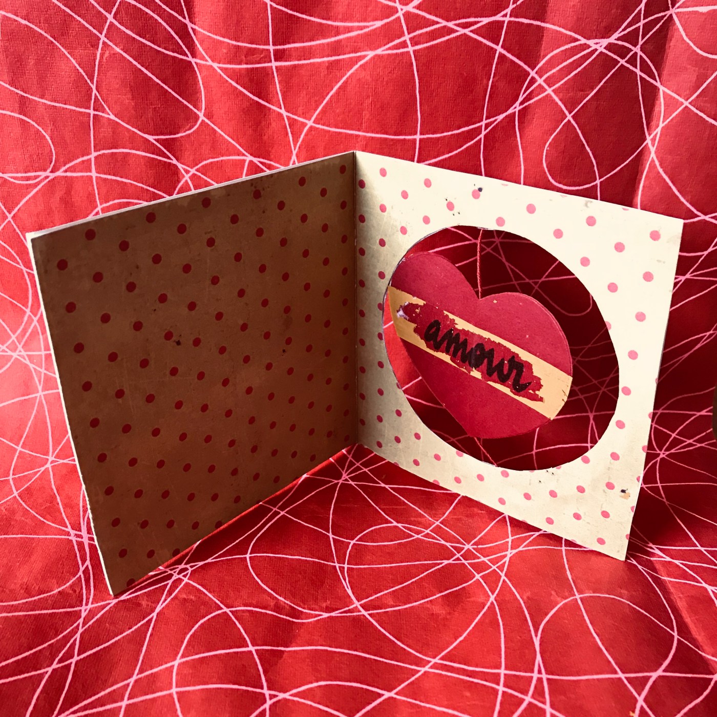 Petit message à gratter pour Valentin - DIY - bricolage enfant - craft for kids - saint Valentin - carte à gratter - message d’amour -message secret - cœur - cœur qui tourne - Image à la une