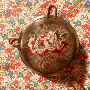 Et bonne fête grand-mère - DIY - brigolage enfant - craft for kids - broderie - message d’amour - image à la une