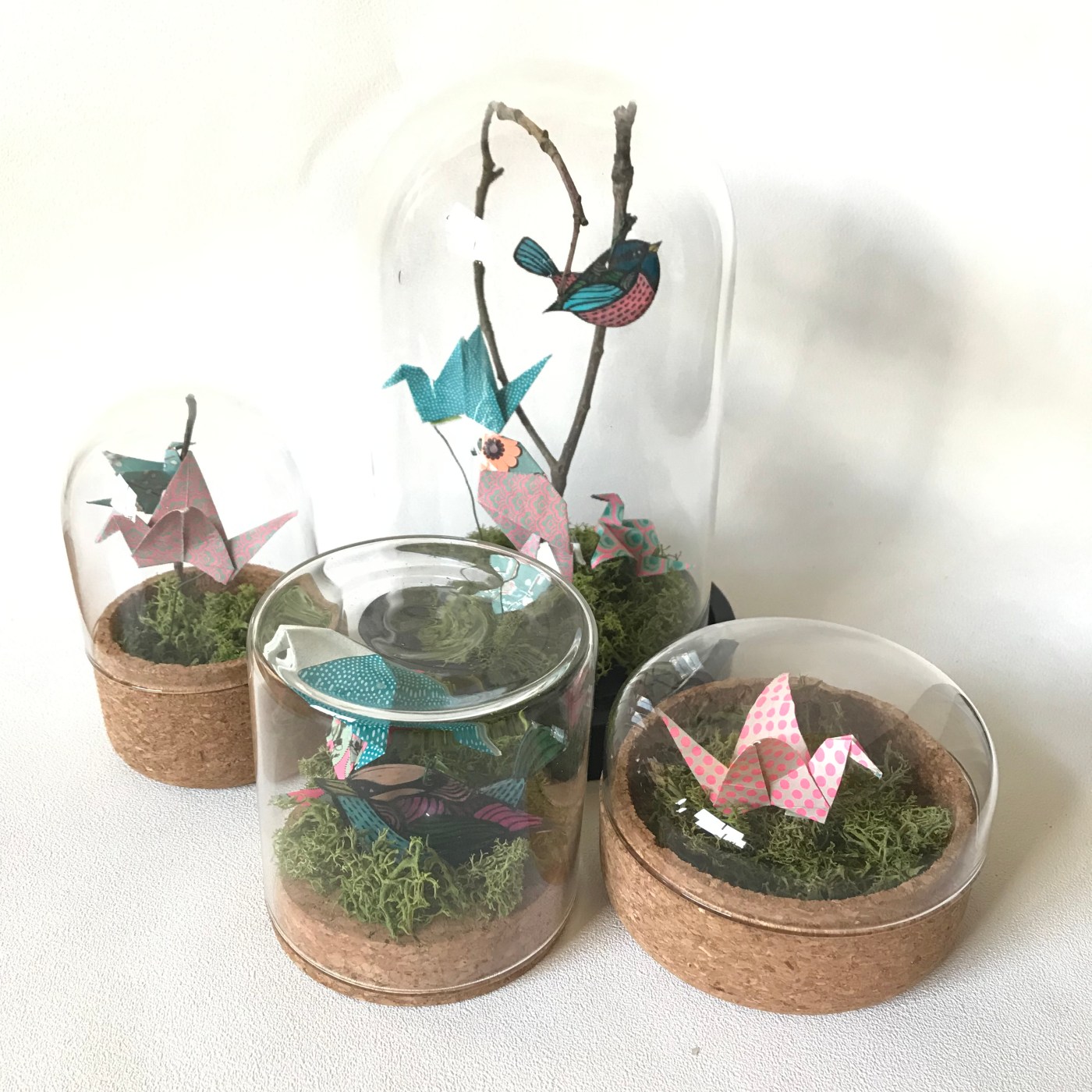 Une hirondelle ne fait pas le printemps- bricolage enfant - DIY - craft for kids - déco sou cloche - printemps - origami - oiseaux - branchages - plastique dingue - Image à la une