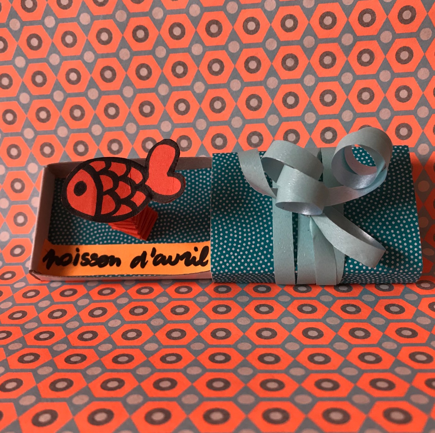 Petit poisson d’avril ... hihihi ! - bricolage enfant - DIY - craft for kids - boîte à message - blague - 1er avril - papier - Image à la une