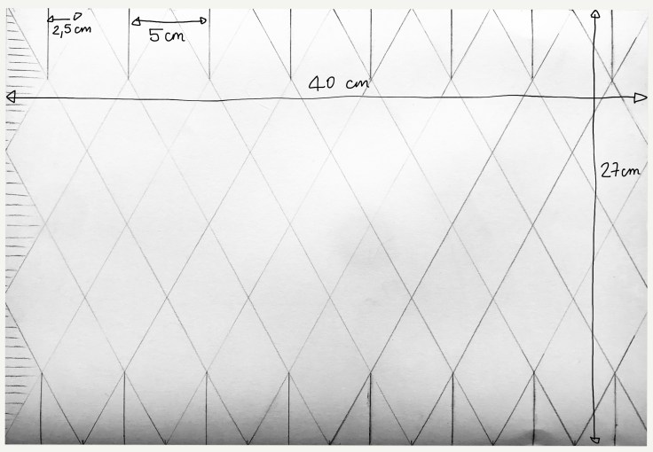 Vase « origamiesque » DIY - bricolage enfant - craft for kids - vase - origami - recyclage - papier - modèle mesures